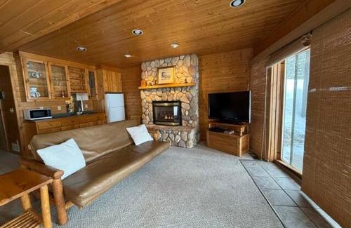 Hayward House | Otter Cove Lodge
