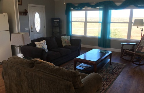 Lockhart Apartment | Our Cozy, Quiet, Comfortable place in the Country - 2 Bedroom 900 sq ft.