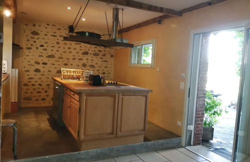 Laloubere House | Our gîte les saoumettes welcomes you in front of the Pyrenees mountain range