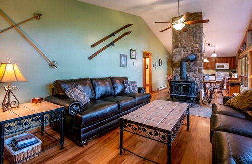 Northface House | Our Greyt Escape - 711 Mountainside RoadnnOur Greyt Escape - Lake Access, Pet Friendly, Two Wood Stoves, Hot Tub