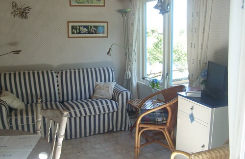 Zegveld Bed & Breakfast | Our holiday home for those seeking tranquility stands on an island surrounded by nature