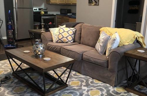 Kerr Apartment | “our little mellow yellow” No cleaning fee and no Taxes all include.