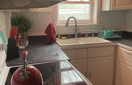 Gallipolis House | “our little retro scene” No cleaning fee and no Taxes all include.