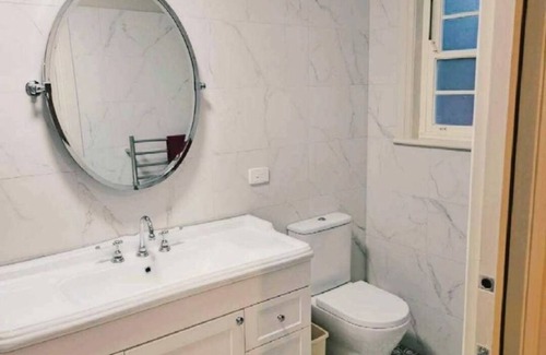 Sofala Bed & Breakfast | Our Miner's Suite has it all including outdoor terrace and private garden.