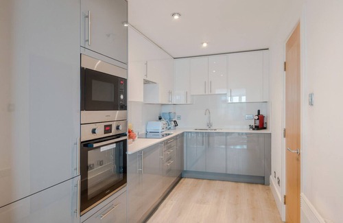Vauxhall Apartment | Out Of This World Large CENTRAL SINGLE LEVEL HOME for Fashionistas