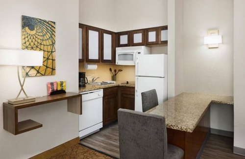 Durham Apartment | Outdoor Pool + Free Breakfast + Free Wi-Fi | Close to UNC Chapel Hill University