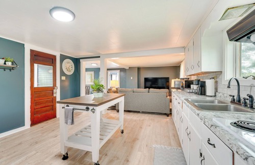 Claremont Apartment | Outdoorsy Oasis w/Screened Porch in Claremont