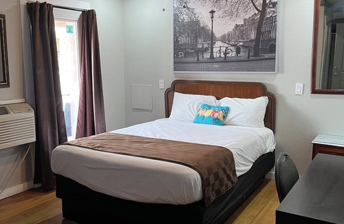 Dripping Springs Hotel | Outpost Motel