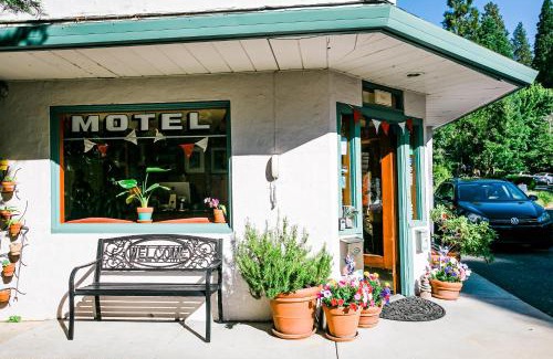 Nevada City Hotel | Outside Inn