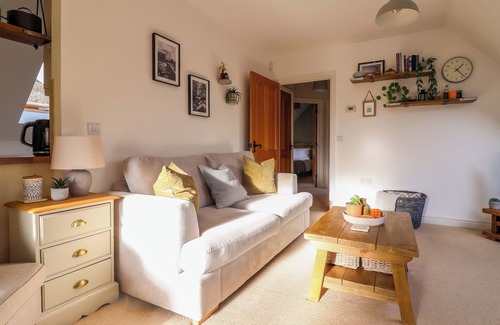 Fenny Bridges Cottage | OVERBECK COTTAGE, pet friendly, with a garden in Ottery St Mary