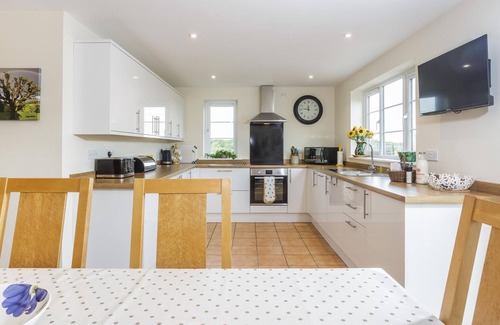 Droitwich Cottage | OVERBROOK, pet friendly, with open fire in Droitwich Spa
