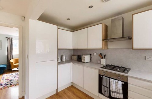Northfield House | Overbury Lodge, Birmingham B31 with FREE Parking