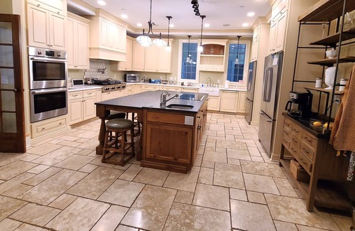 Ulster Park House | Oversized Country house, Quiet Retreat & Gathering space ~NEW !