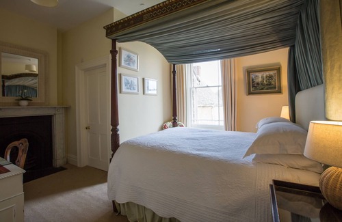 Wroughton Bed & Breakfast | Overtown Manor