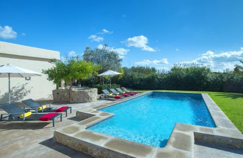 Les Palmeres Villa | Owl Booking Villa Bernat - 10 Min Walk to the Beach