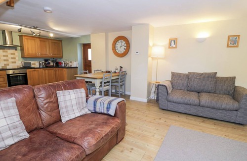 Llangollen Cottage | OWL COTTAGE, pet friendly, character holiday cottage in Llangollen