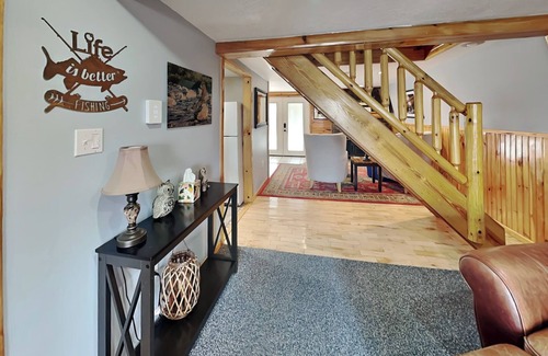 McHenry House | Owl's Retreat | Pet Friendly, Hot Tub, Lake!