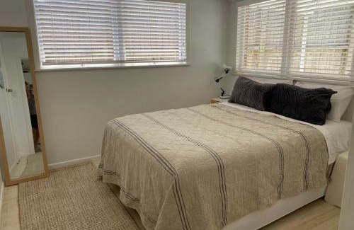 Mount Wellington Apartment | Own sunny quiet haven, own 1 bedroom house & garden with car park, central to Airport, CBD & Sylvia Park Mall