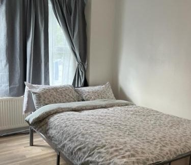 Forest Gate House | Oxborne Rooms UK - Wyatt