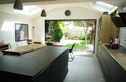 Oxford House | Oxford's cosiest 3 bedroom home with off street car parking