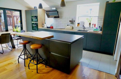Oxford House | Oxford's cosiest 3 bedroom home with off street car parking