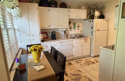 University Hills Condo | Oxford Town-Close to Campus and Walking Trails-New Furniture!