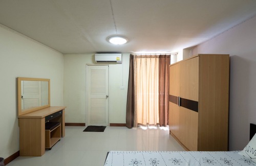 Bang Khun Phrom House | OYO 1071 Baan Tevej