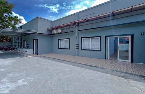 Palu Hotel | OYO 3175 Rich Homestay