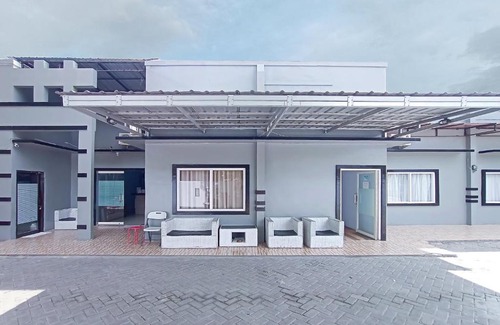 Palu Hotel | OYO 3175 Rich Homestay