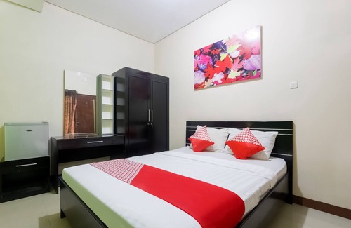 Laweyan Hotel | OYO 90193 D'waru Homestay Syariah