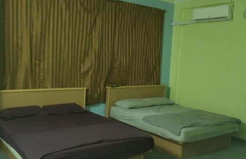 Kampung Lerek Hotel | OYO 90471 Hotel Tepoh