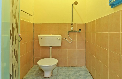 Kampung Ru Muda Hotel | OYO 90689 Chalet Kak Siti