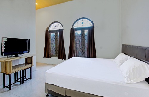 Gerung Hotel | OYO 91739 Ayu Bypass MansionNearBundaran Gerung