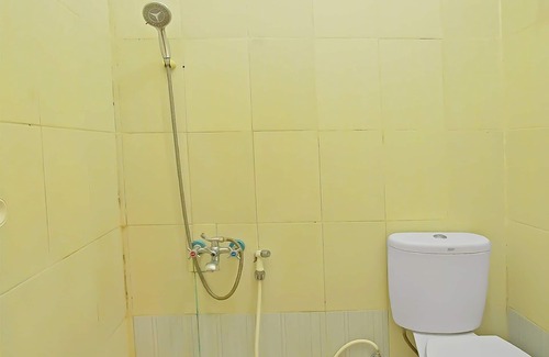 Paiton Hotel | OYO 91766 Fortuna Hotel Syariah