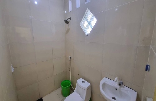 Asembagus Hotel | OYO 93381 New Asembagus 3