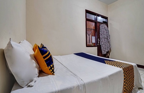 Cimahi Hotel | OYO Homes 90917 Eco Tourism Geopark Padalarang Homestay Syariah