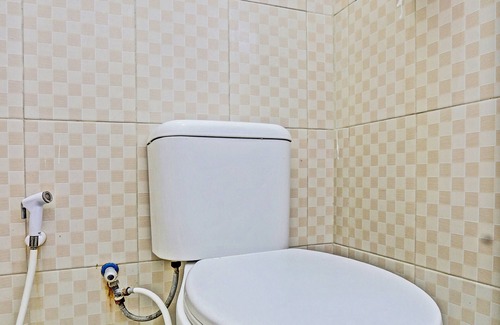 Muncar Hotel | OYO Life 93034 Ayri Home