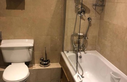 Chalfont St Peter Hotel | OYO The Greyhound Inn