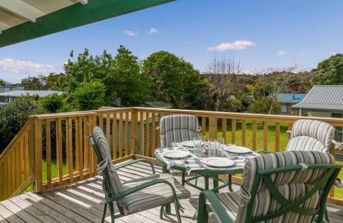 Cooks Beach House | Oyster Bach - Cooks Beach Bach