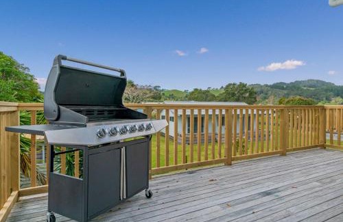 Cooks Beach House | Oyster Bach - Cooks Beach Bach
