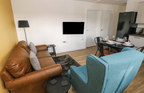 Kilgetty Cottage | OYSTER COTTAGE, pet friendly, with a garden in Kilgetty