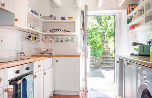 Salcombe Cottage | OYSTER COTTAGE, pet friendly, character holiday cottage in Salcombe
