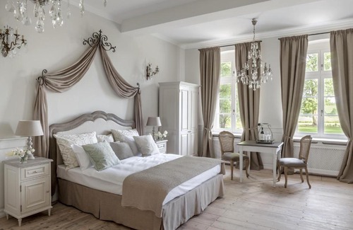 Klodzko Miasto Bed & Breakfast | Pałac Kamieniec