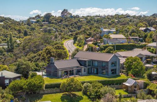 Surfdale House | Pacific Escape, Oneroa - Be My Guest Waiheke