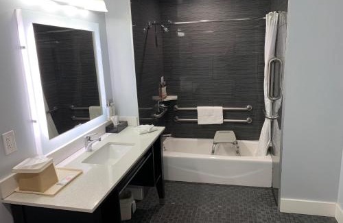 North Fremont Street Hotel | Pacific Inn Monterey
