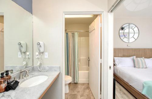 Oceano House | Pacific Plaza #201 - Vitamin Sea Studio - StudioD-Q
