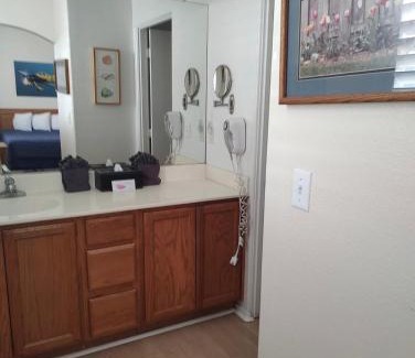 Oceano House | Pacific Plaza #204 - Eagles Nest - 1BdrmUp-K