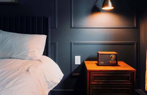 Packwood Hotel | Packwood's Myrtle Falls Suite
