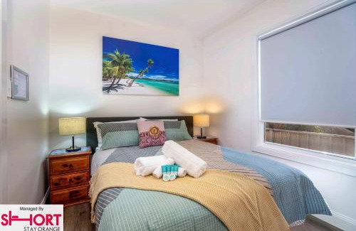 Orange Villa | Paddington Villa 1 - Free Wi-fi, Netflix