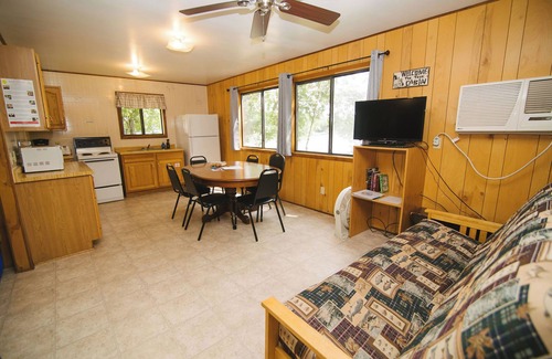 Richmond Cabin | Paddle Inn, 3BR lakefront cabin on the Horseshoe Chain of Lakes in Richmond, MN
